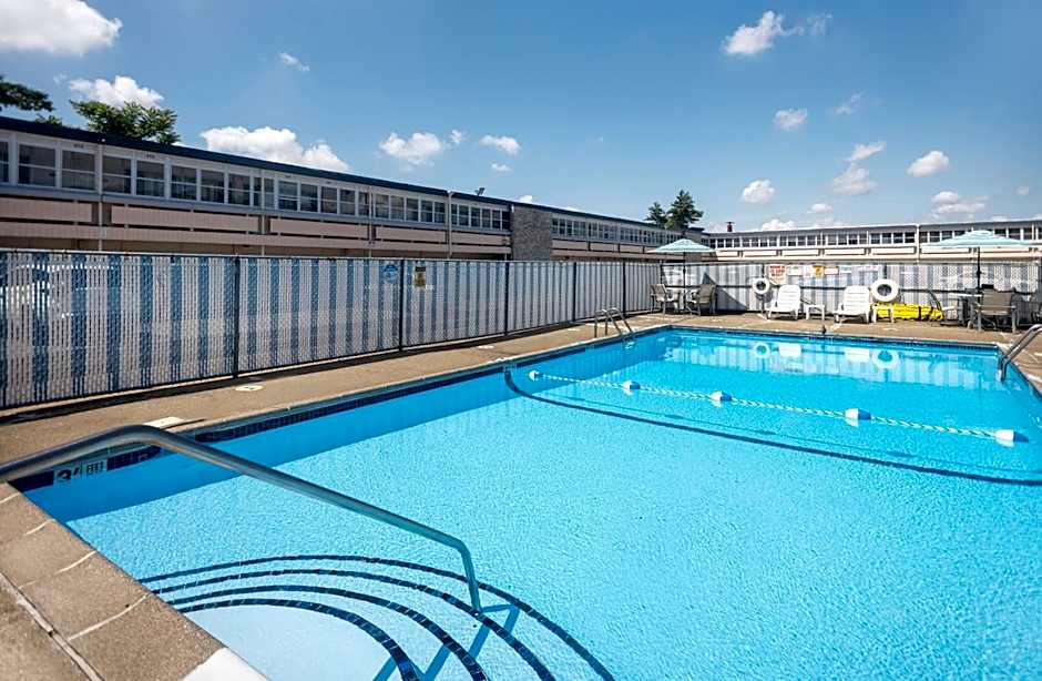 Days Inn by Wyndham Hicksville Long Island