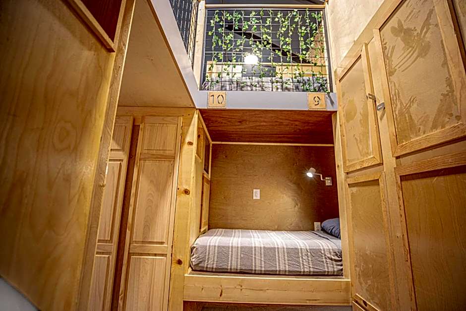 Social Stays - Santa Barbara's FIRST hostel on State Street