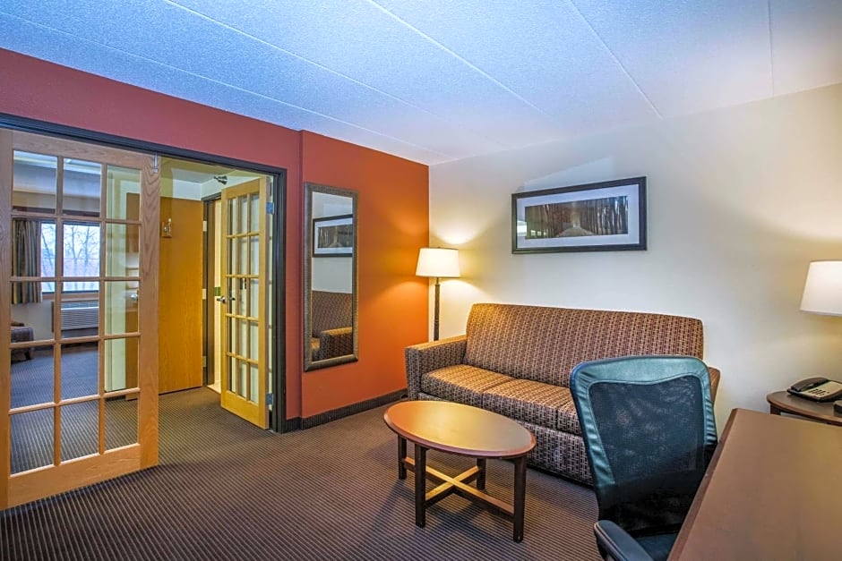 AmericInn by Wyndham Grand Forks