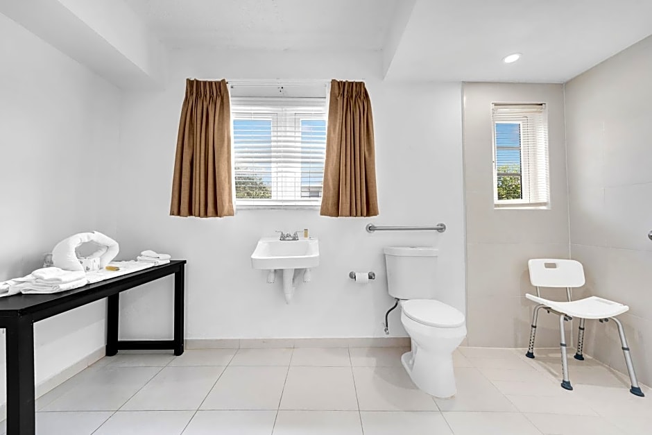 Travelodge by Wyndham Miami Biscayne Bay