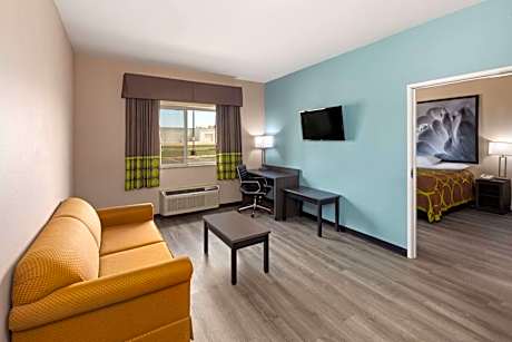 King Studio Suite with Bath Tub - Mobility/Hearing Acces - Non-Smoking