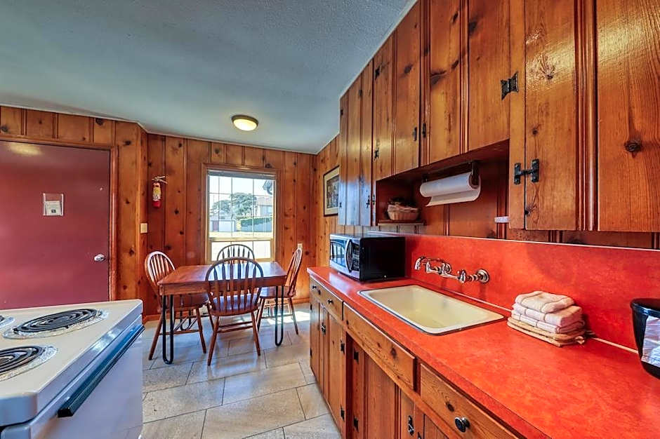 Seahorse Oceanfront Lodging