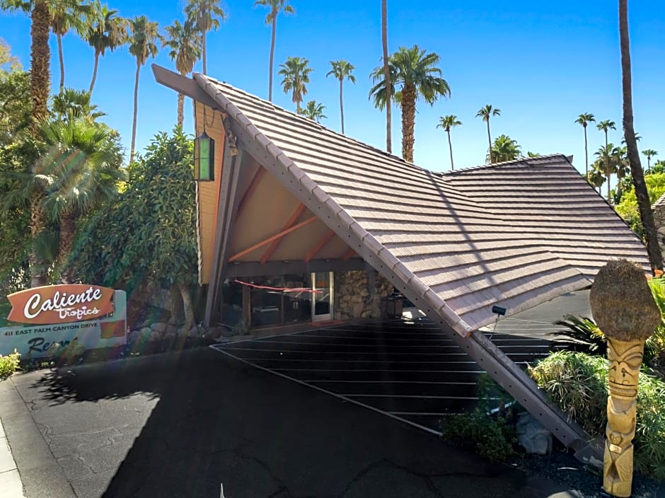 Caliente Tropics Hotel