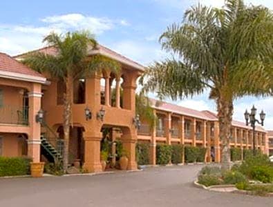 Merced Inn & Suites