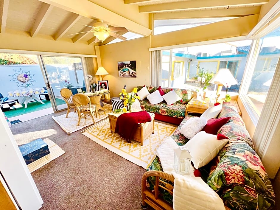 A PLACE IN THE SUN Garden Hotel - Big Units with Privacy Gardens & Heated Pool & Spa in 1 Acre Park Prime Location, PET Friendly