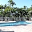 Renovated & Walkable to Beaches, Shops & Dining!