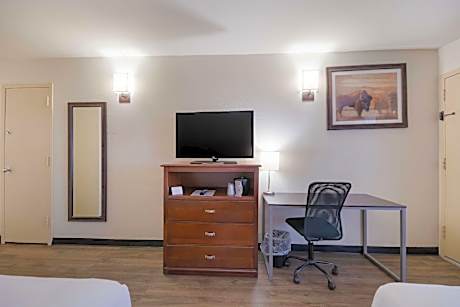 2 Queen Beds Non-Smoking Work Desk Microwave And Mini-Refrigerator Wi-Fi Full Breakfast