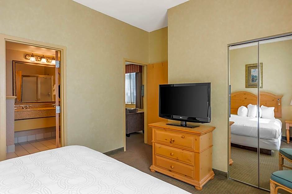 Best Western Plus Revere Inn And Suites