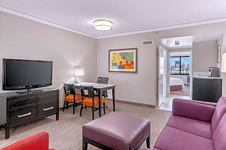 1 Bedroom Suite with King Bed with City View - Non- Smoking