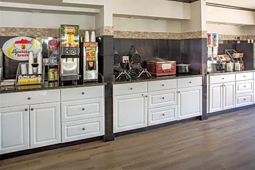 Super 8 by Wyndham Naples