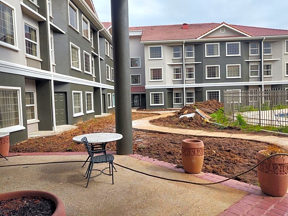 La Quinta Inn & Suites by Wyndham Macon