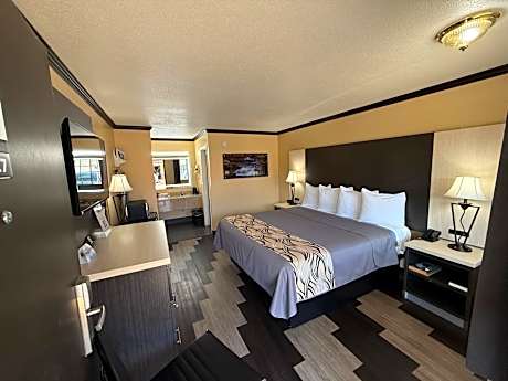 King Room - Non-Smoking