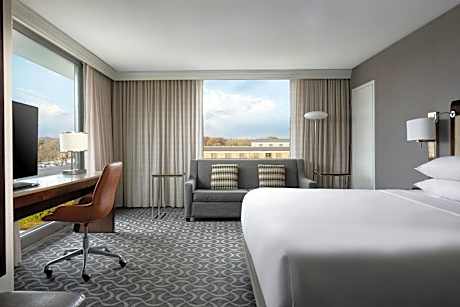 High Floor, Guest room, 1 King, West Tower