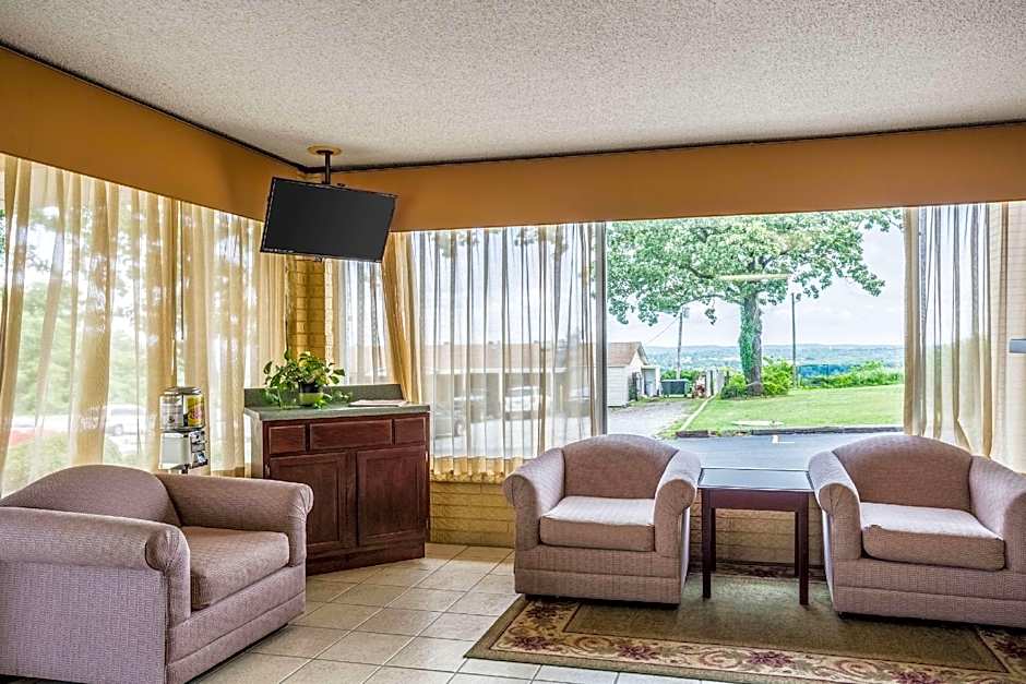 Days Inn by Wyndham Batesville AR