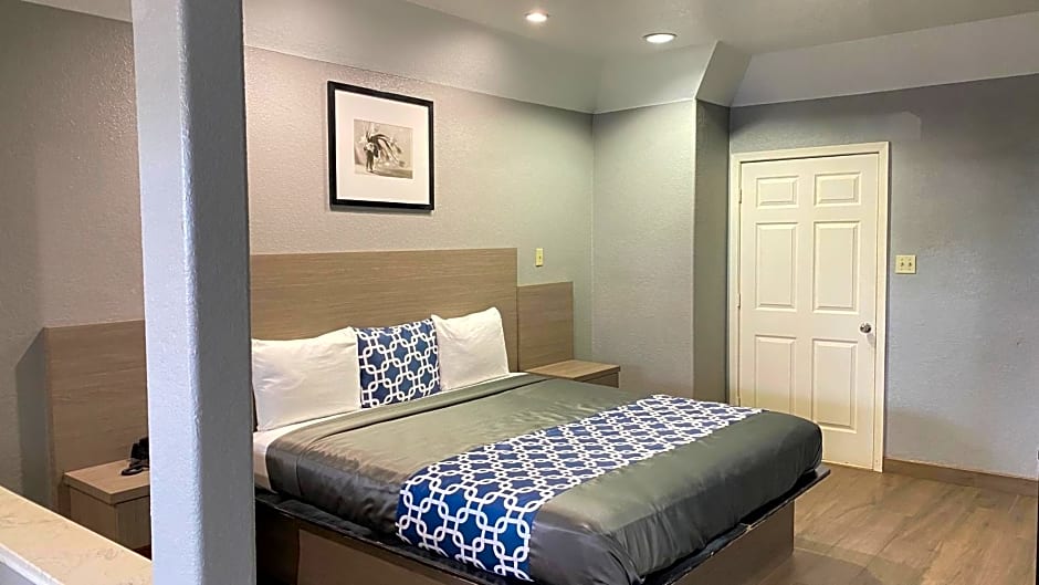 Island Suites Hobby Airport