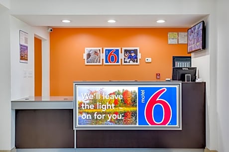 Motel 6-White House, TN