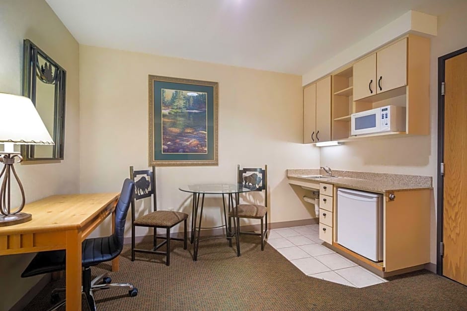 Best Western Golden Spike Inn & Suites