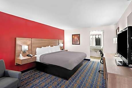 1 King Bed, Nonsmoking