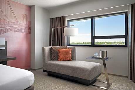 M Club Lounge, M Club lounge access, Guest room, 2 Queen