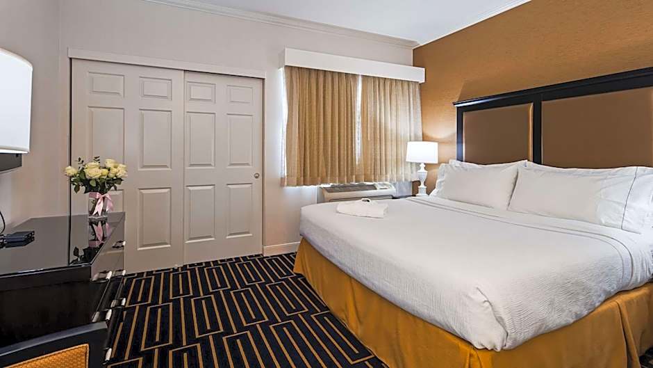 Best Western Plus Palm Court Hotel