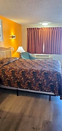 1 King Bed, Wheel Chair Accessible & Roll-in-shower