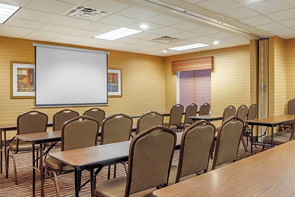Sleep Inn & Suites Airport