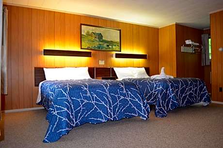 Deluxe Double Queen Room
