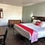 OYO Hotel Downtown Peoria IL I-74