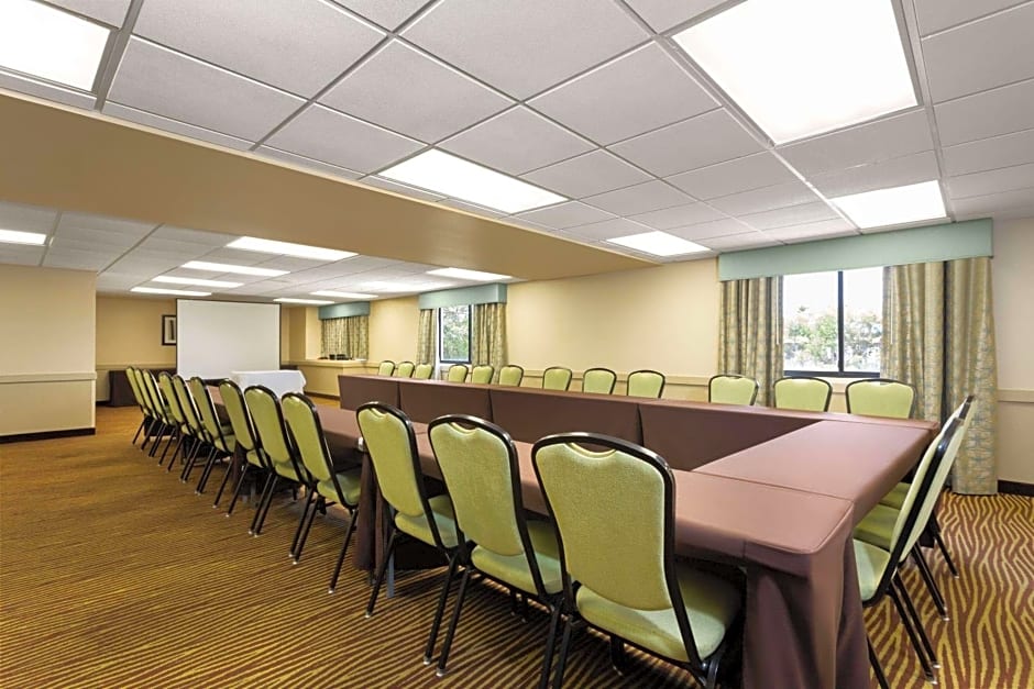 La Quinta Inn & Suites by Wyndham Bonita Springs Naples