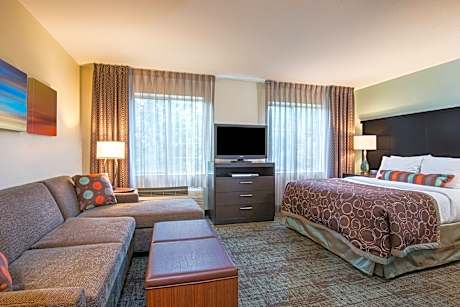 1 Queen Bed Studio Suite
