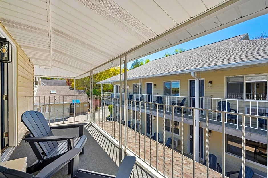 Fresh Coast Motel