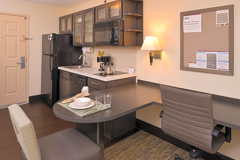 Candlewood Suites Bloomington-Normal
