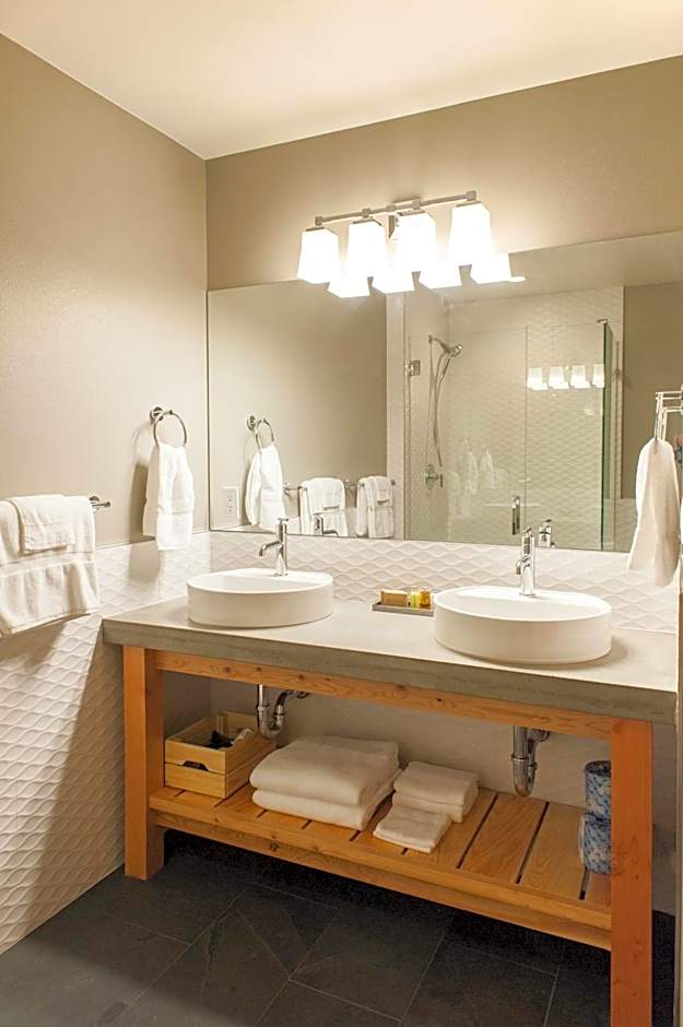 The Suites on Main