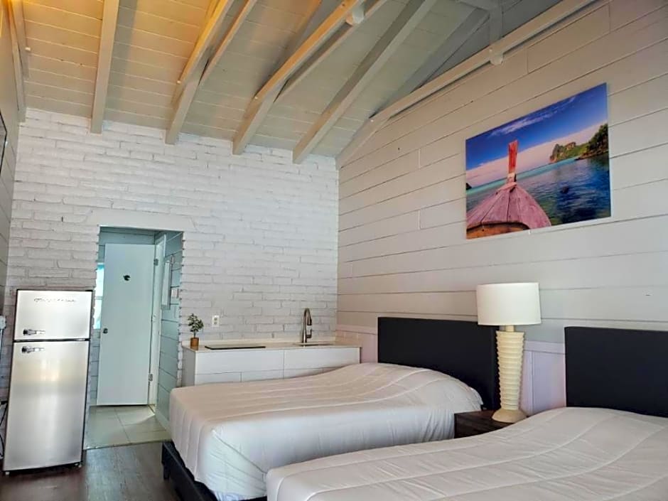 Hollywood Gardens Inn & Suites