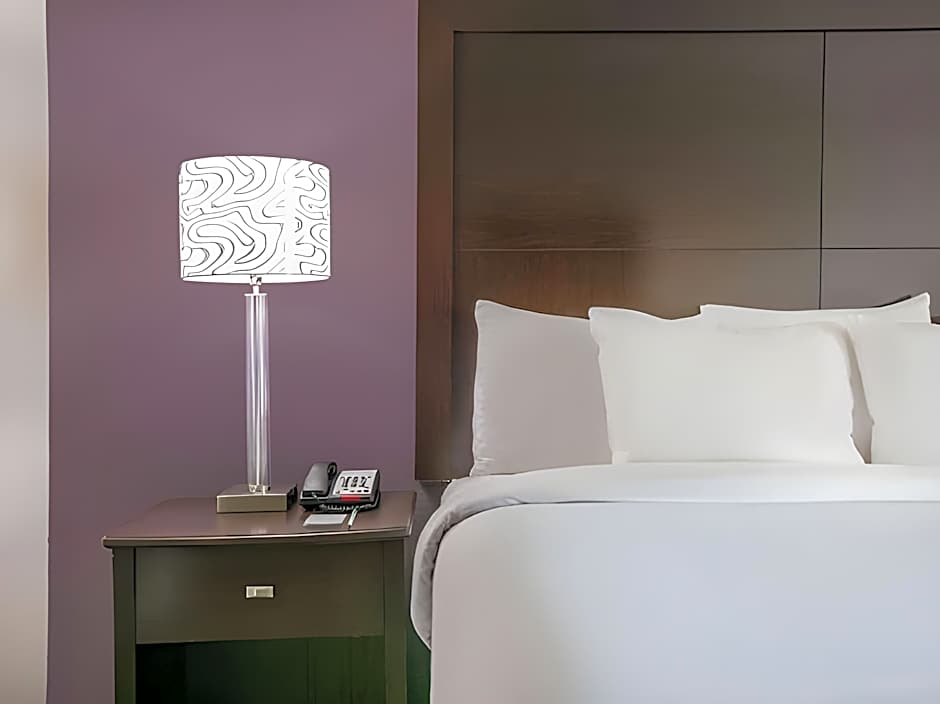 La Quinta Inn & Suites by Wyndham DFW Airport West - Euless