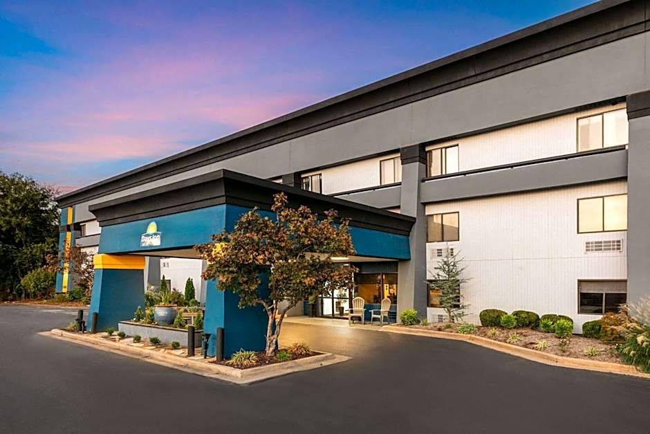 Days Inn by Wyndham Fort Smith