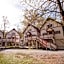 Riverbend Motel & Cabins