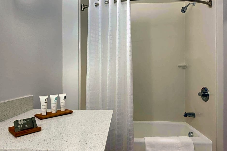 Country Inn & Suites by Radisson, Madison Southwest, WI