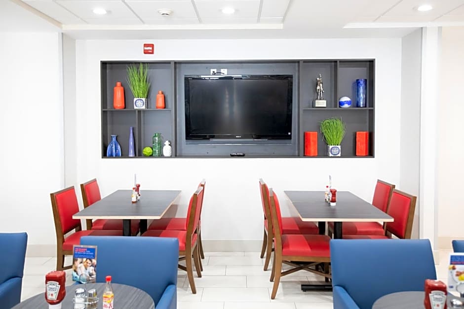 Holiday Inn Express & Suites Knoxville - Farragut by IHG