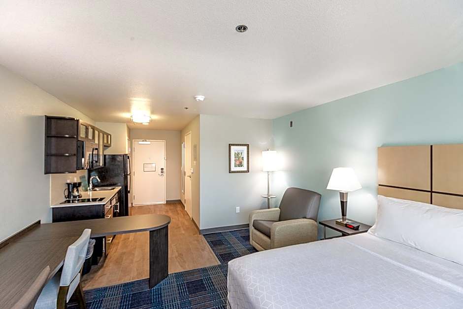Candlewood Suites Ontario Convention Center