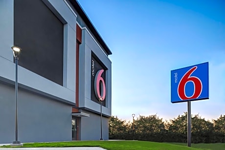 Motel 6 Dallas, TX Methodist Charlton Medical Ctr