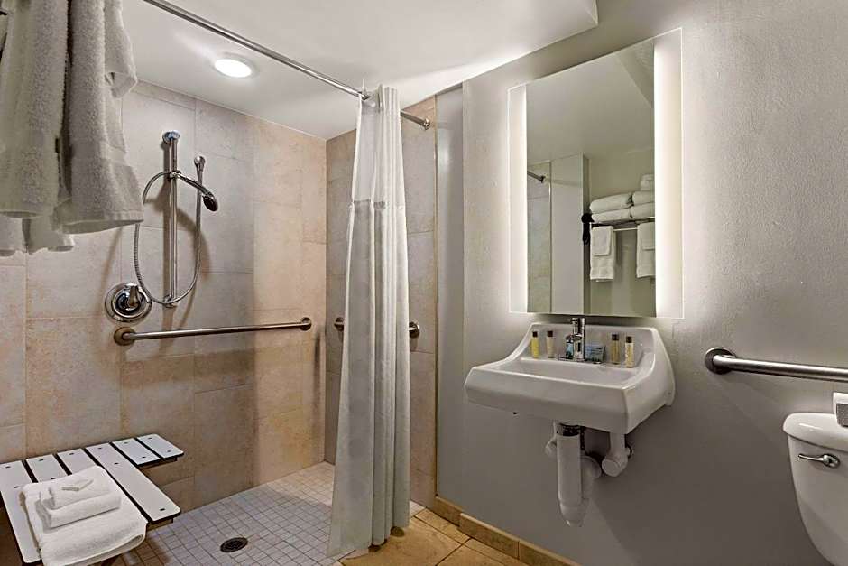 The Clover Hotel, Ascend Hotel Collection