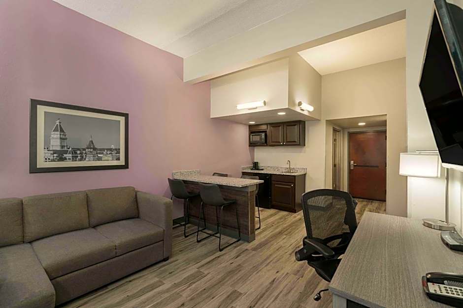 La Quinta Inn & Suites by Wyndham Clarksville