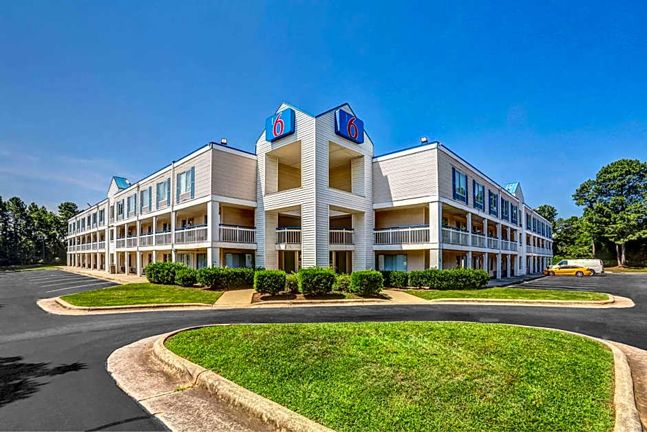 Motel 6-Raleigh, NC - North