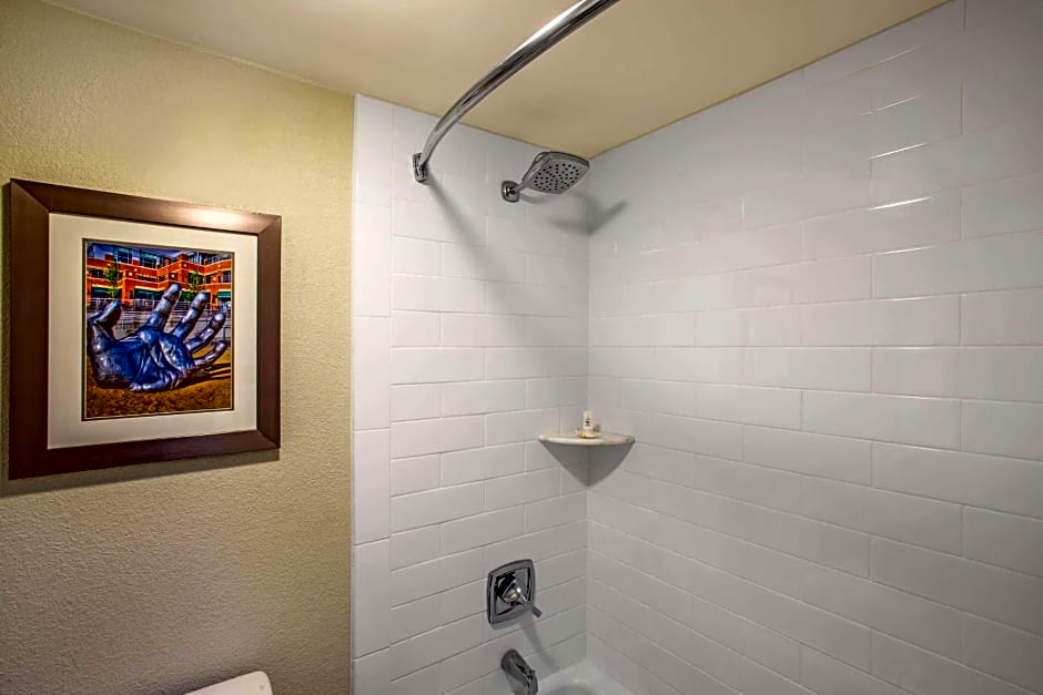 La Quinta Inn & Suites by Wyndham DC Metro Capital Beltway