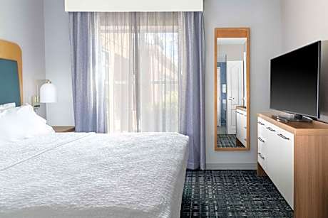 One-Bedroom King Suite - Non-Smoking