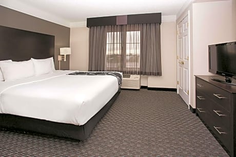 King Suite with Sofa Bed - Pool View