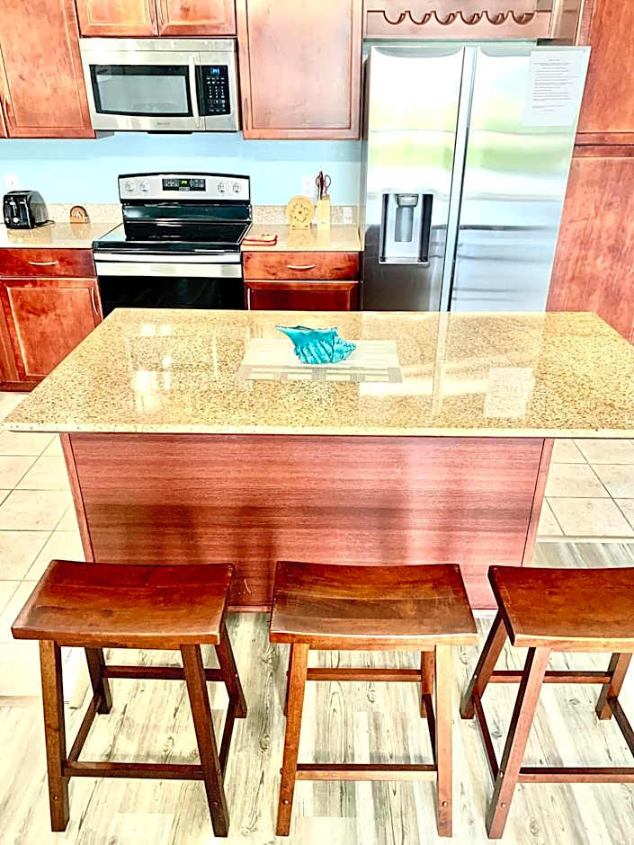 LAKETOWN 5 POOLs STEPS TO BEACH FAMILY FRIENDLY