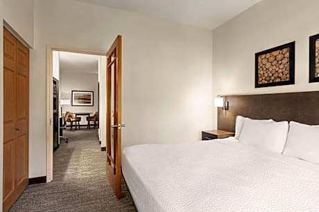 One-Bedroom King Suite - Non-Smoking