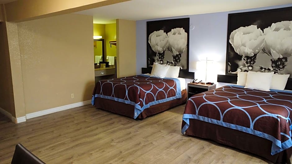 Super 8 by Wyndham Kingsville